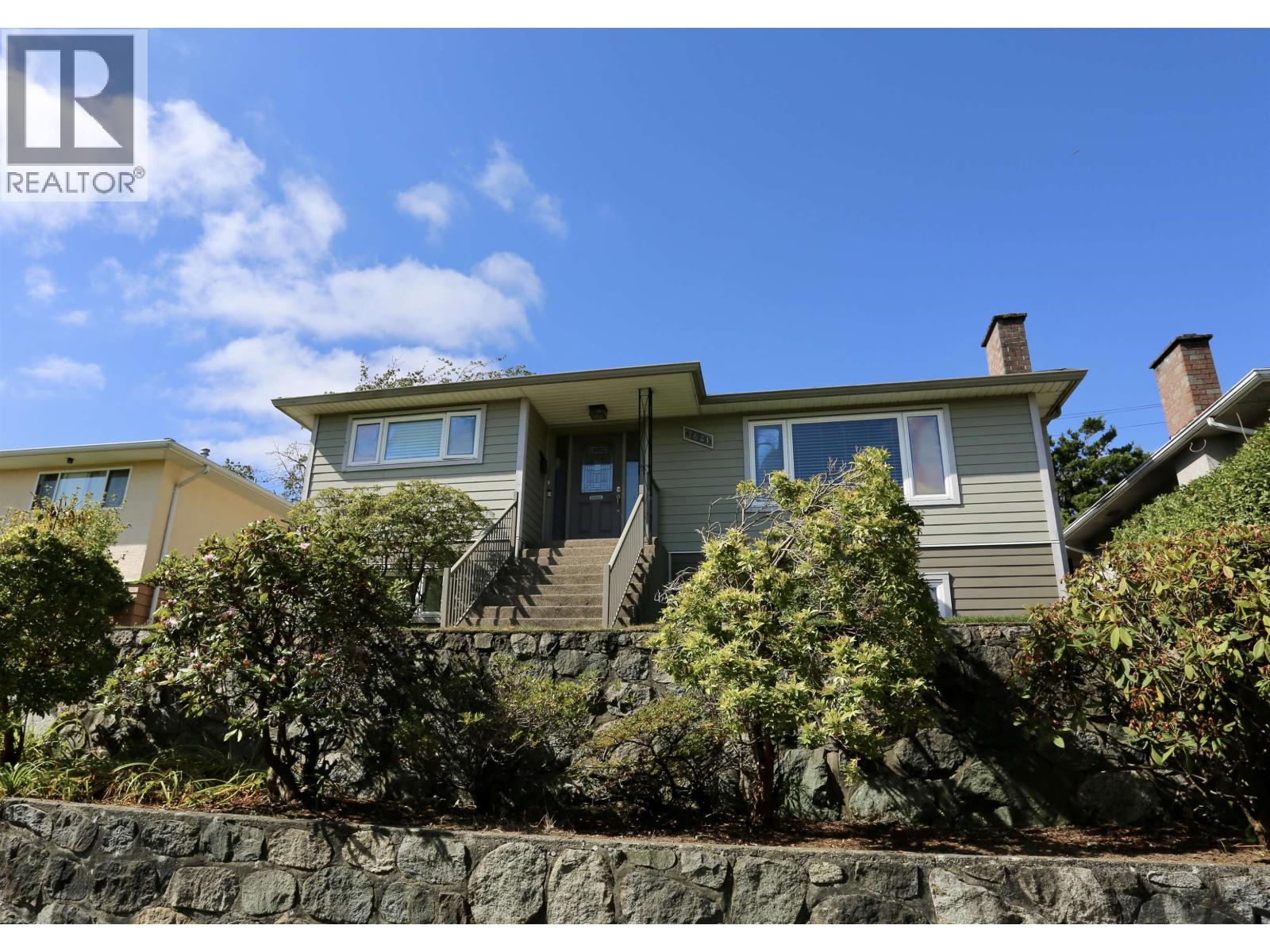 7621 Elliott St, Vancouver, BC V5S 2N8