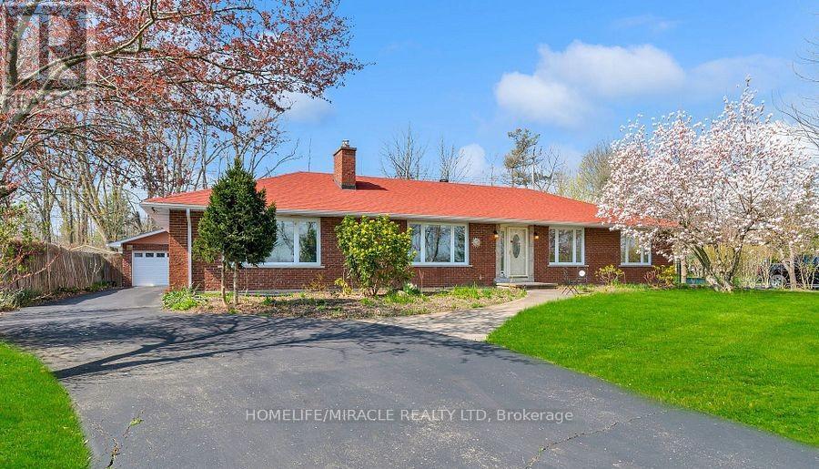 3035 Niagara Pkwy, Fort Erie, ON L2A 5M4