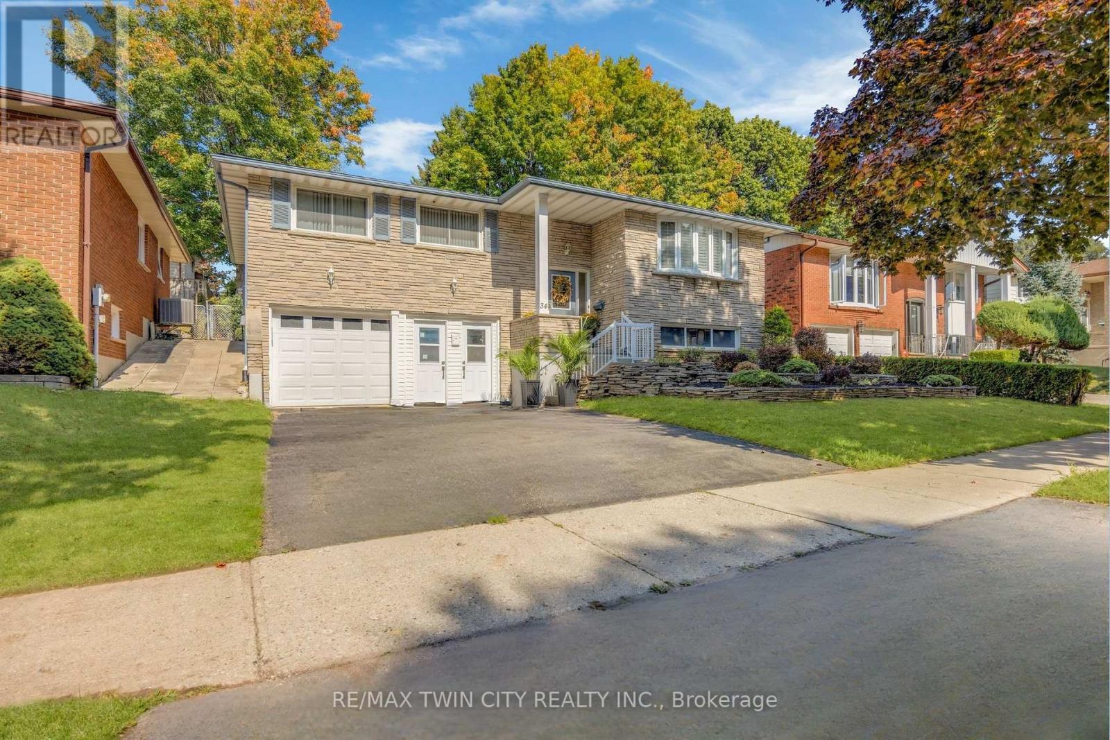 34 Georgian Cres, Kitchener, ON N2B 3N9
