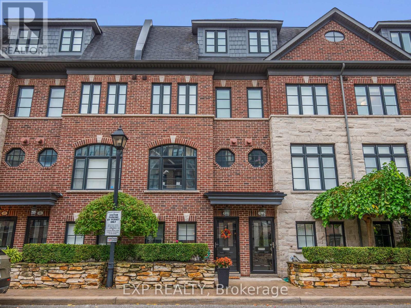 23 Ruby Lang Ln, Toronto, ON M8Z 0B8