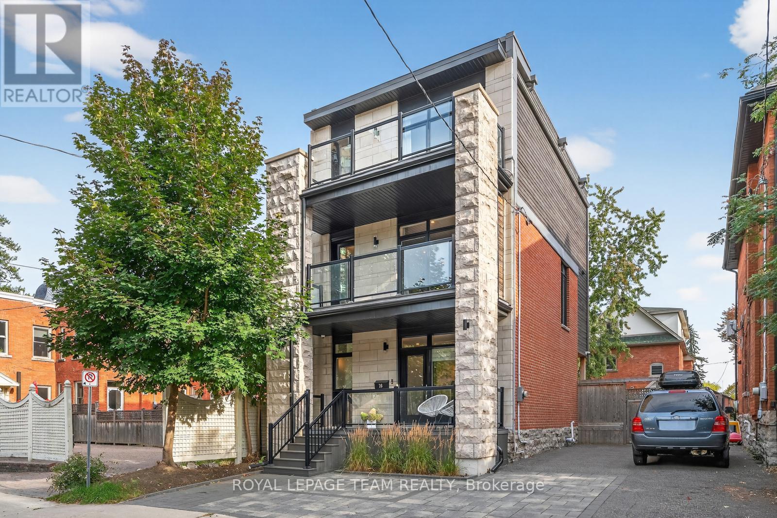 16 First Ave, Ottawa, ON K1S 2G2