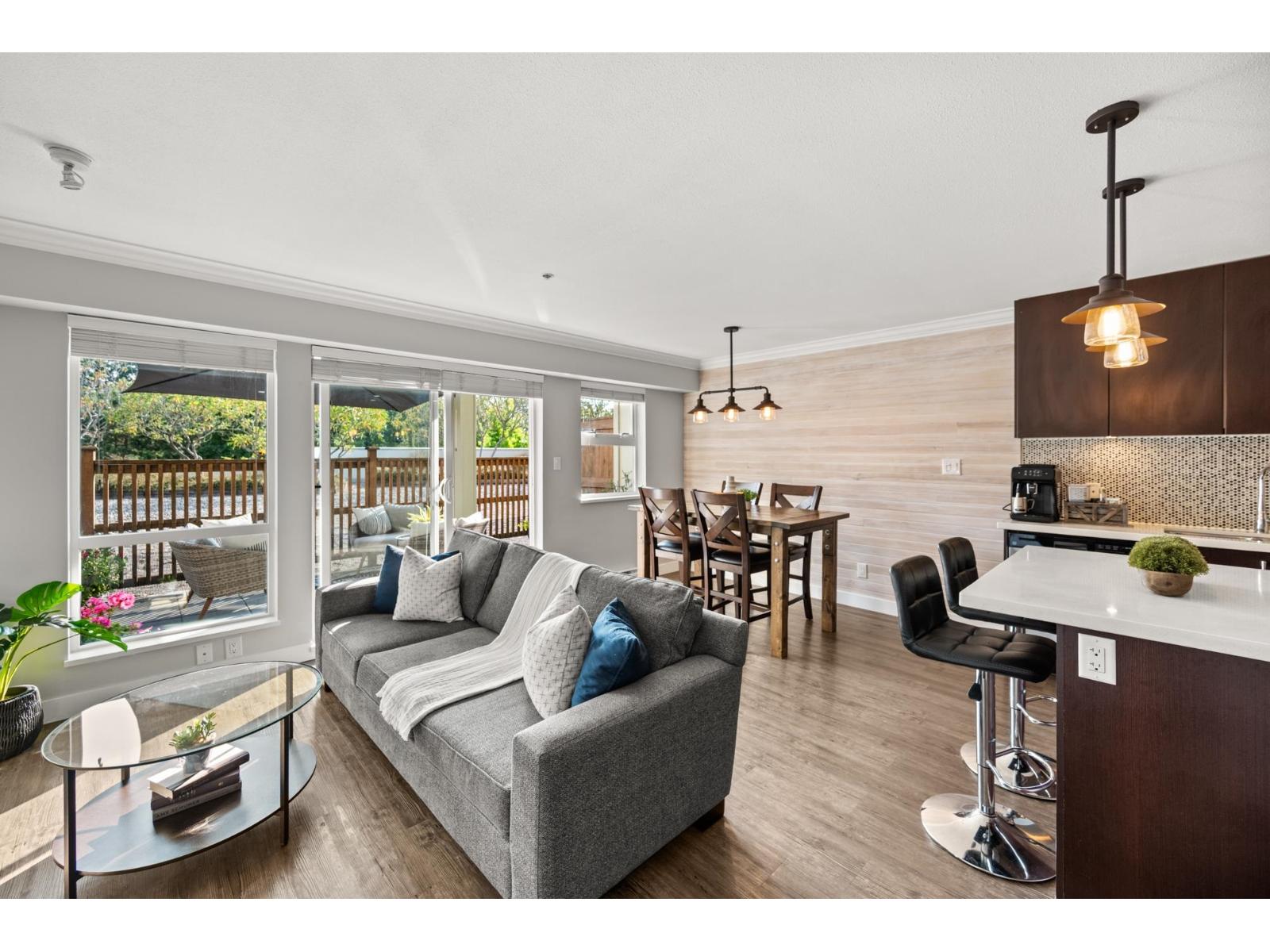 15735 Croydon Drive Unit 209, Surrey, BC V3S 2L5