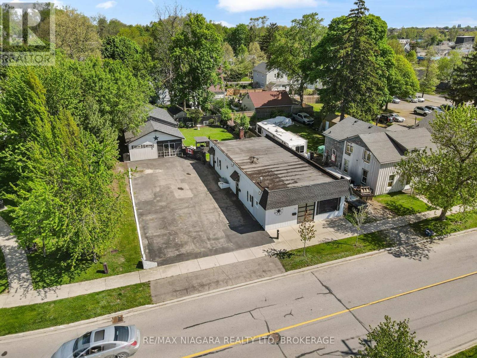 61 Queen St, Fort Erie, ON L2A 1T8
