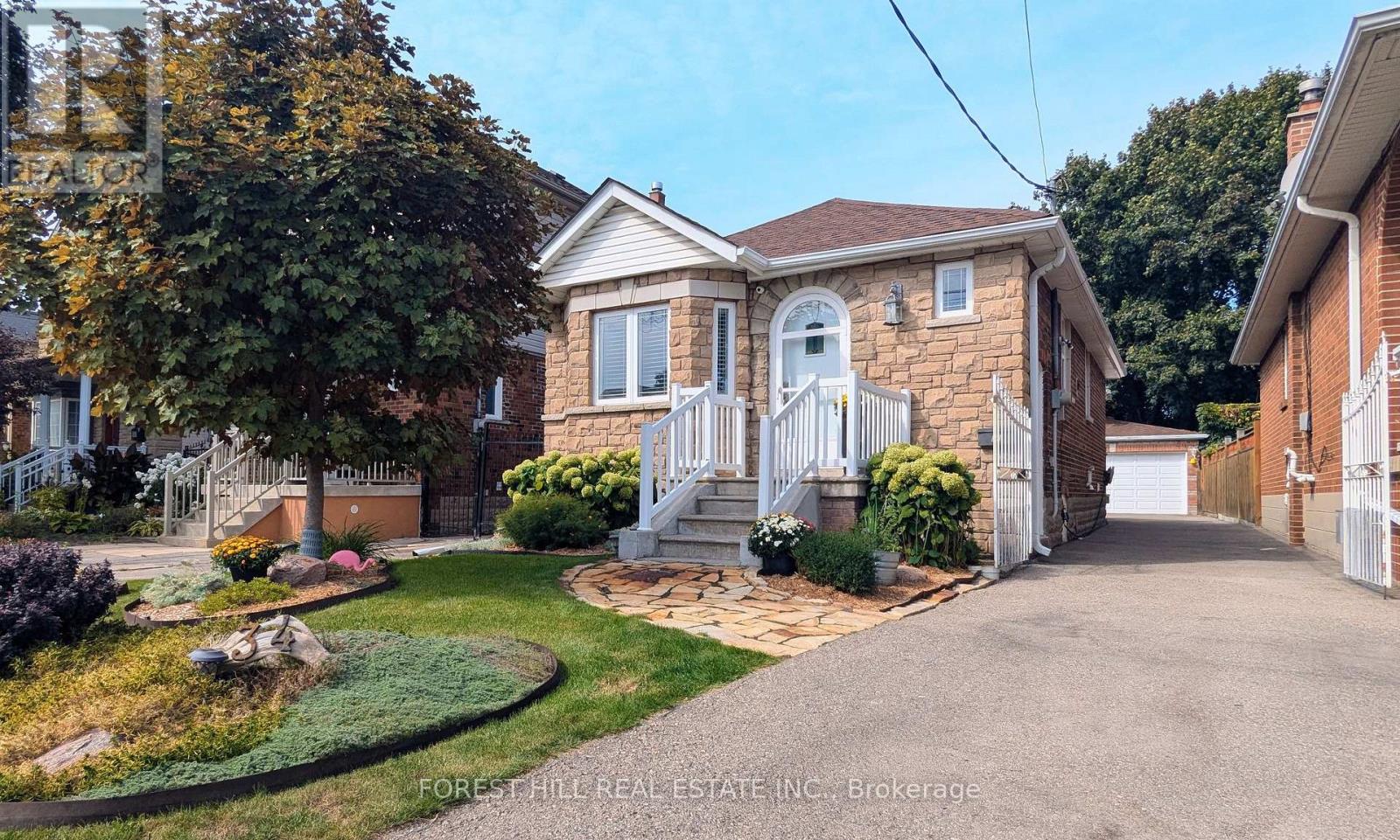 34 Rotherham Ave, Toronto Keelesdale-eglinton West, ON M6M 1M2