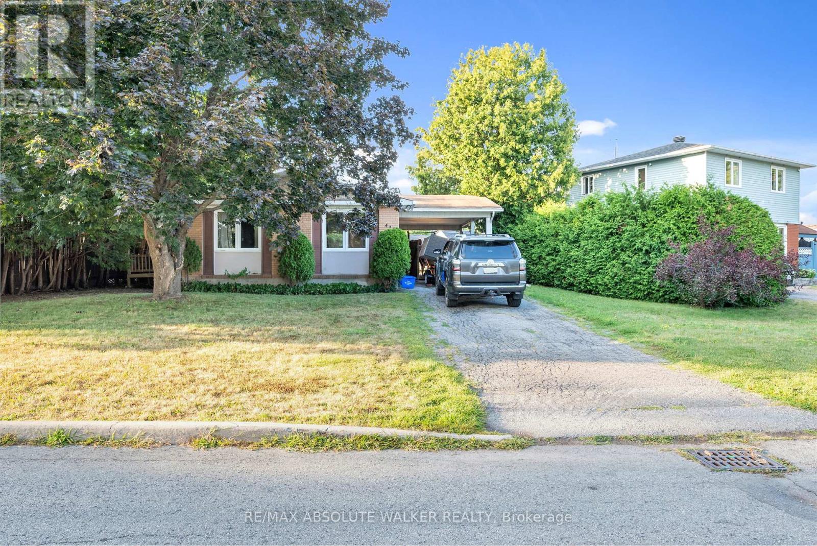 428 Hatfield Cres, Ottawa, ON K1E 1M8