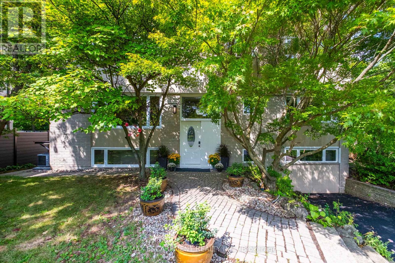 463 Grand Blvd, Oakville, ON L6H 1P2