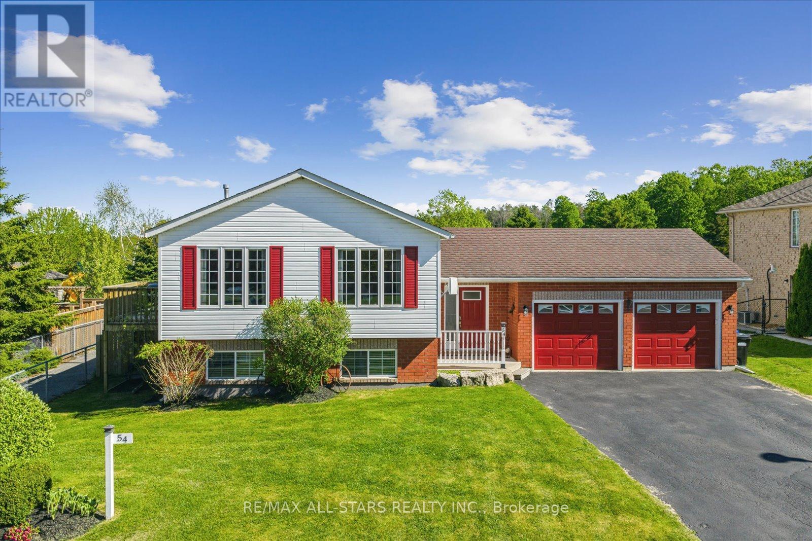 54 Marlow Cir, Springwater, ON L0L 1V0