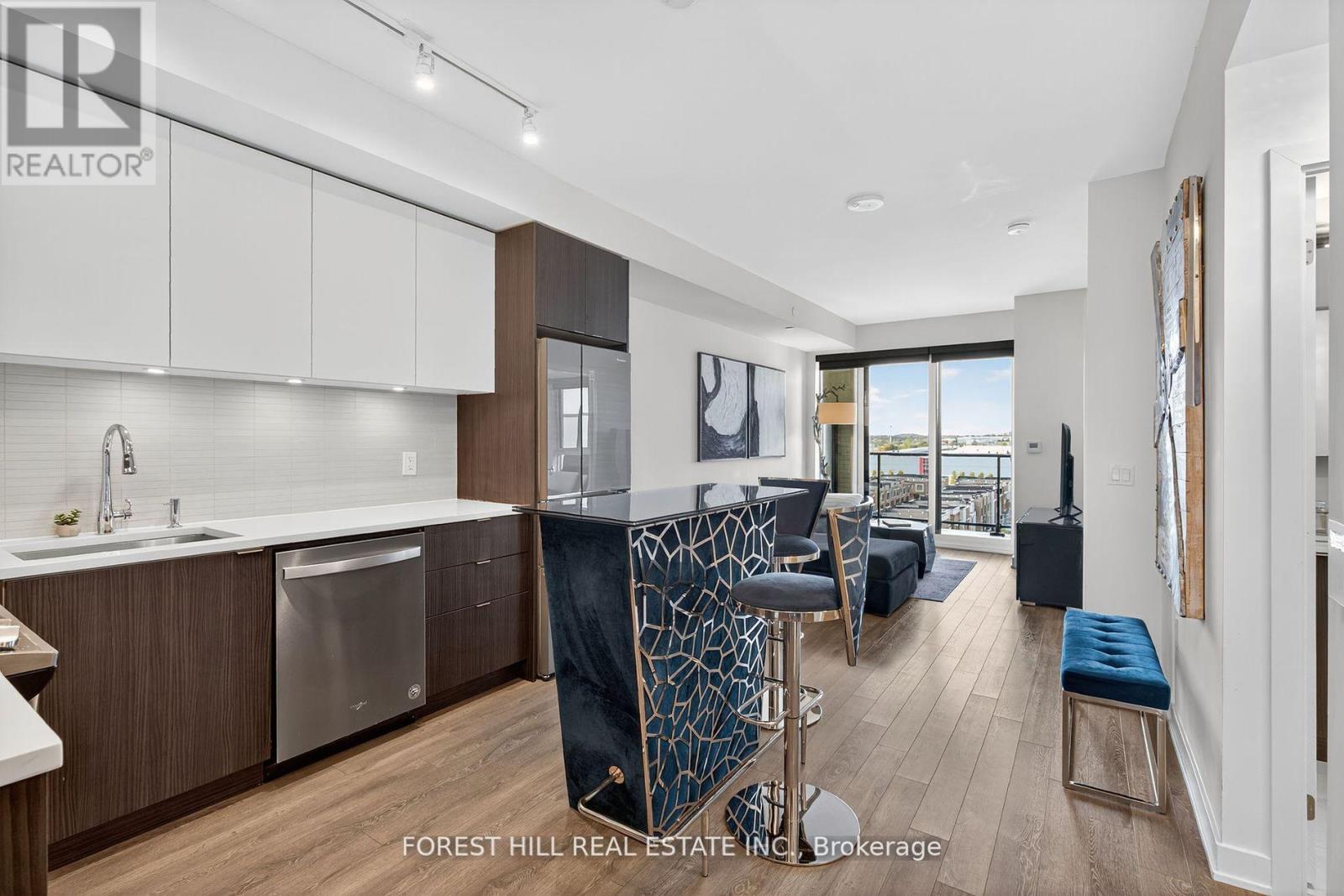 831 100 Eagle Rock Way, Vaughan, ON L6A 5B9
