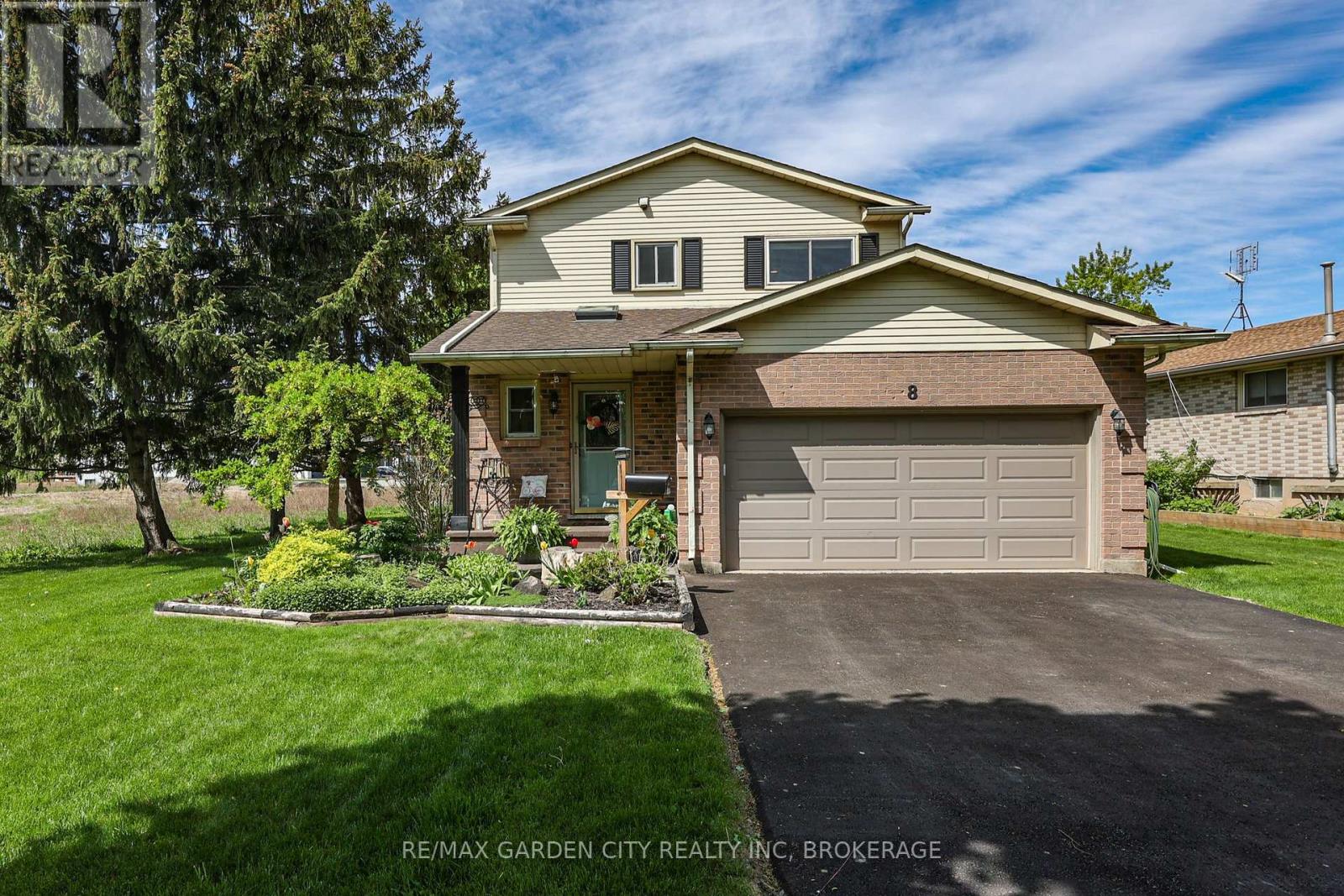 8 Lampman Cres, Thorold, ON L2V 4K7