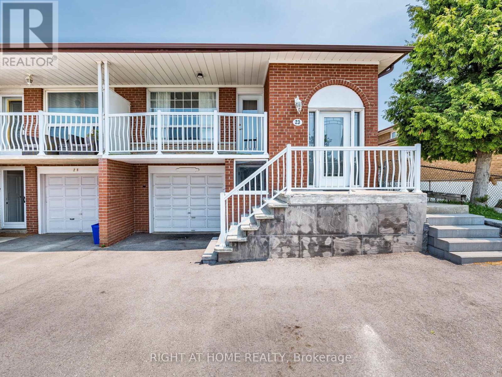 23 N Humber Dr, Vaughan, ON L4L 2G5