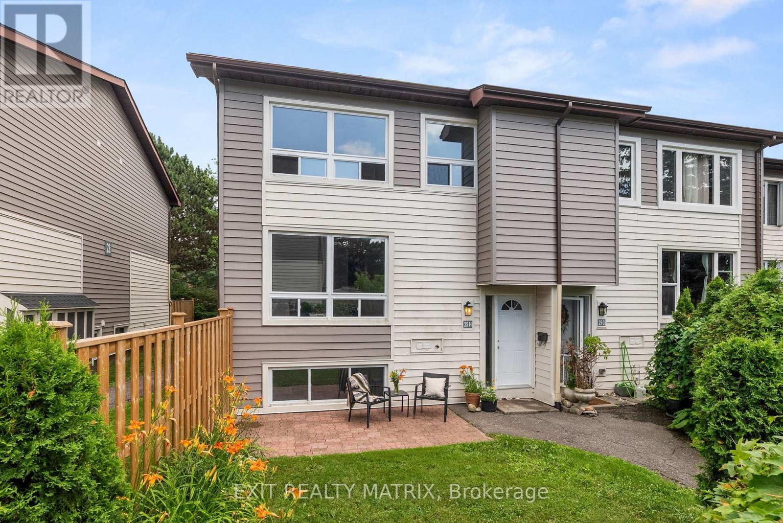 25 Banner Rd #h, Ottawa, ON K2H 8T3