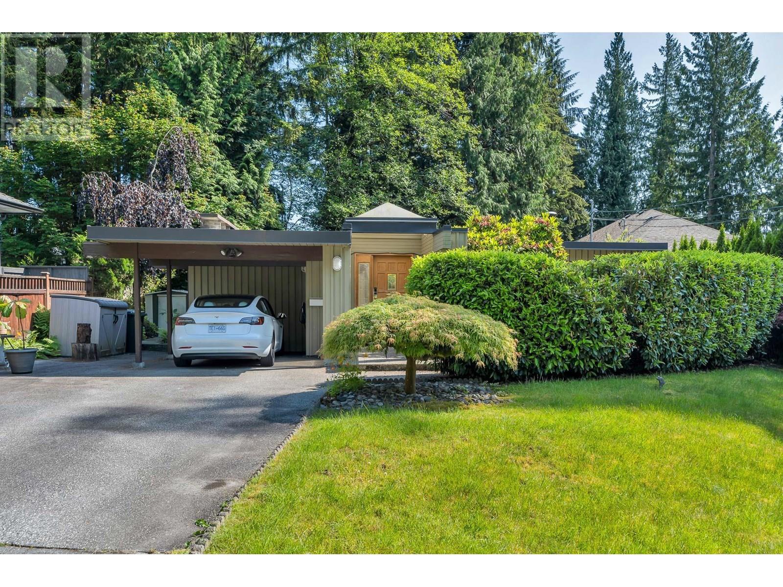 977 Belvedere Dr, North Vancouver, BC V7R 2C2