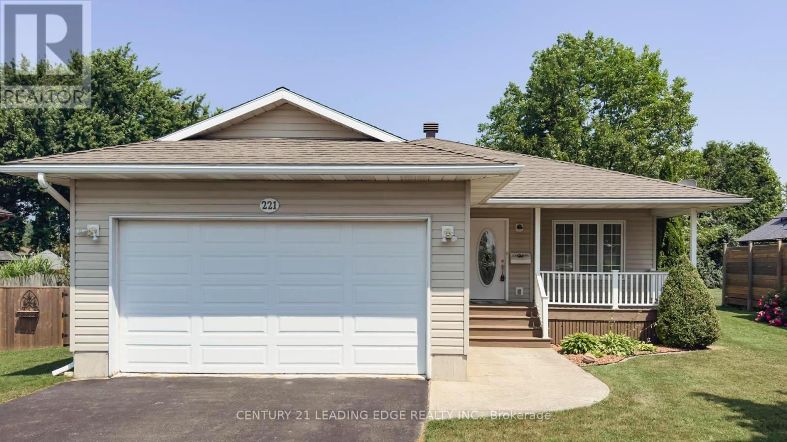 221 Suncoast Dr E, Goderich, ON N7A 4H8