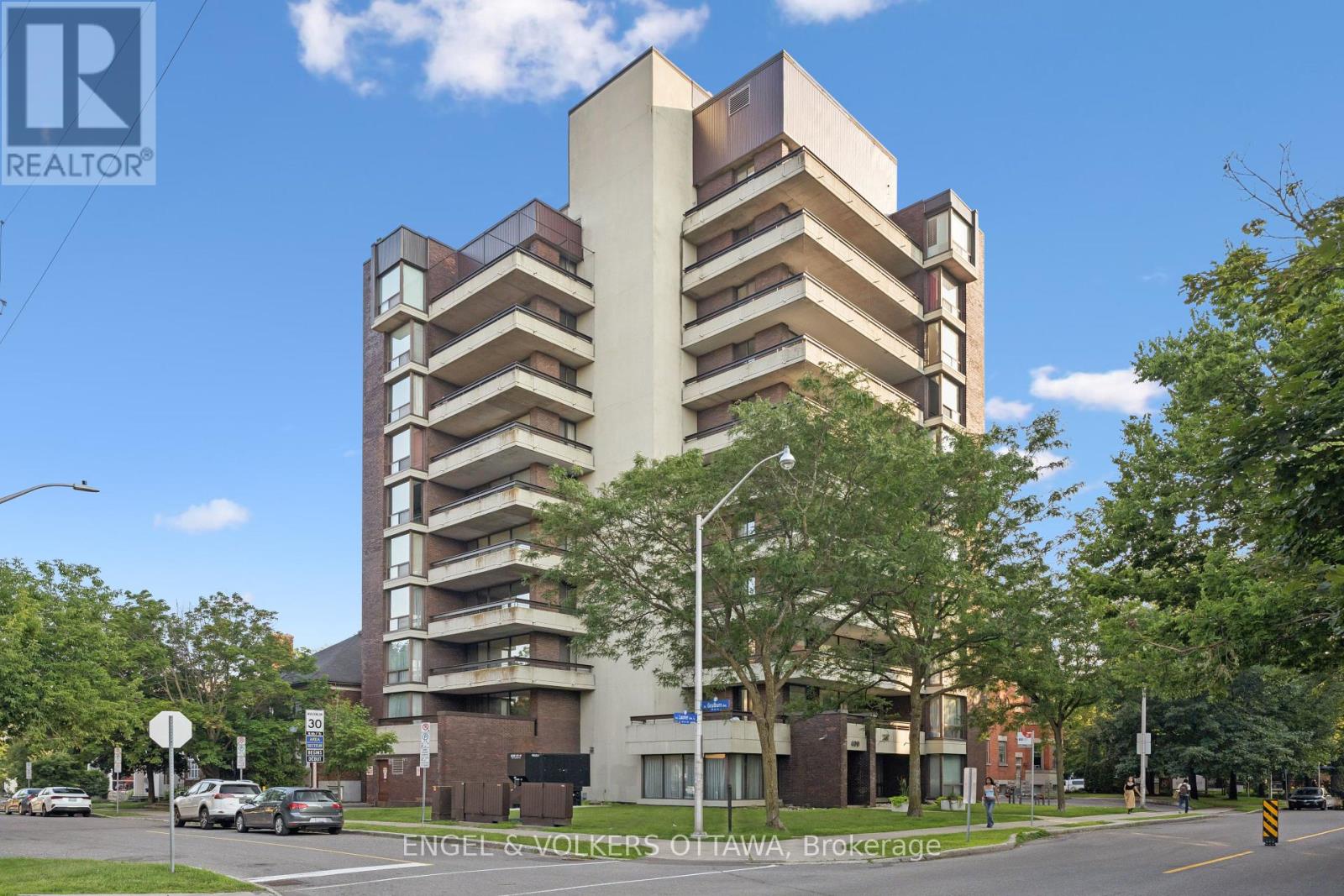 8 Unit 400 Laurier Ave E #a, Ottawa, ON K1N 8Y2