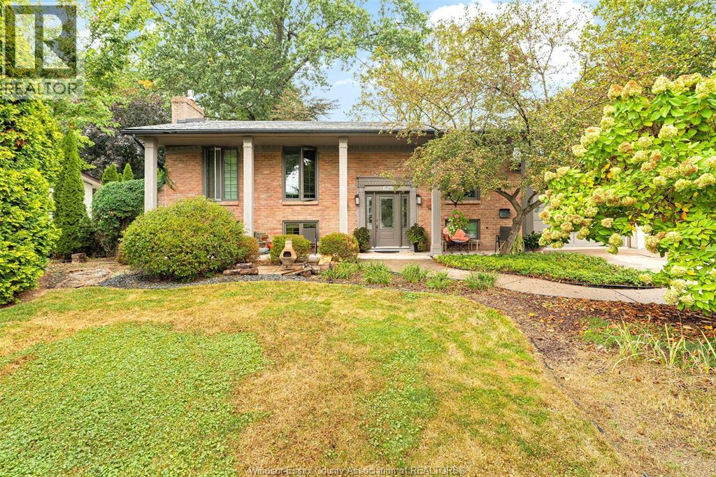 625 Maple Ave, Lasalle, ON N9J 1P8