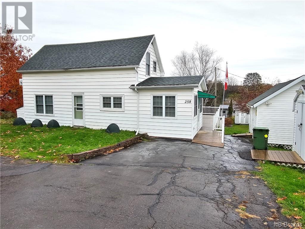 258 Main St, Plaster Rock, NB E7G 2C8