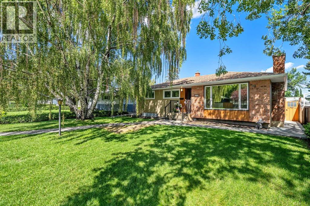 152 Fredson Dr SE, Calgary, AB T2H 1E1