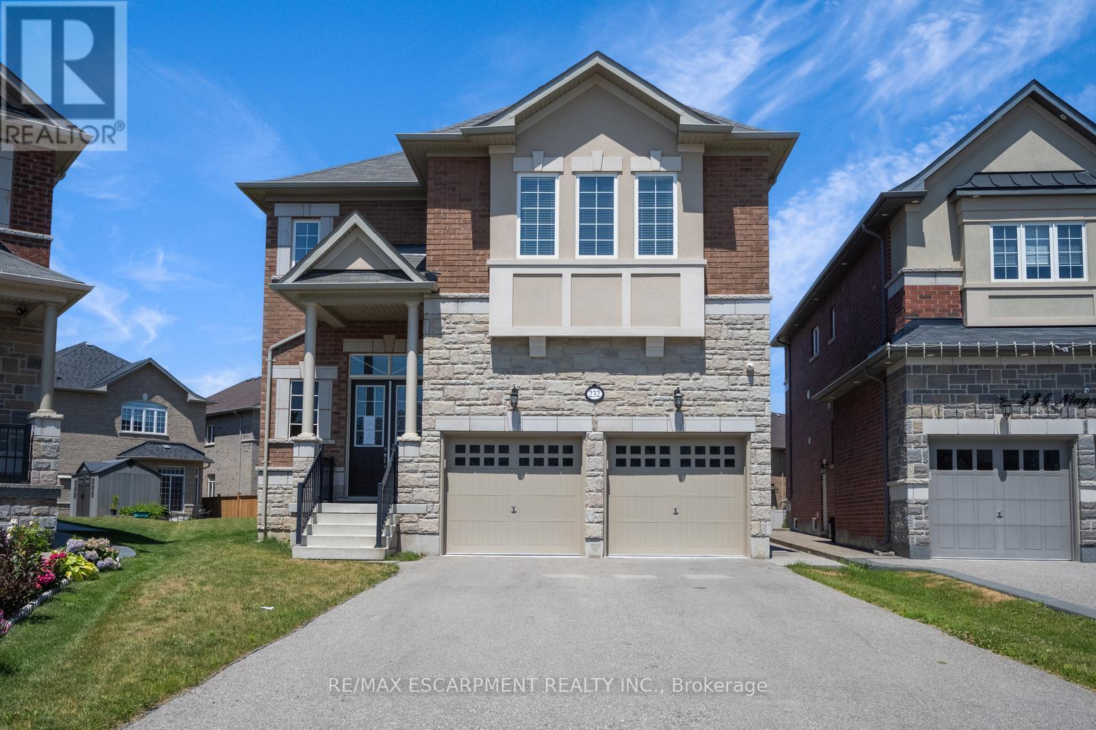 232 Niagara Trl, Halton Hills Georgetown, ON L7G 0M4