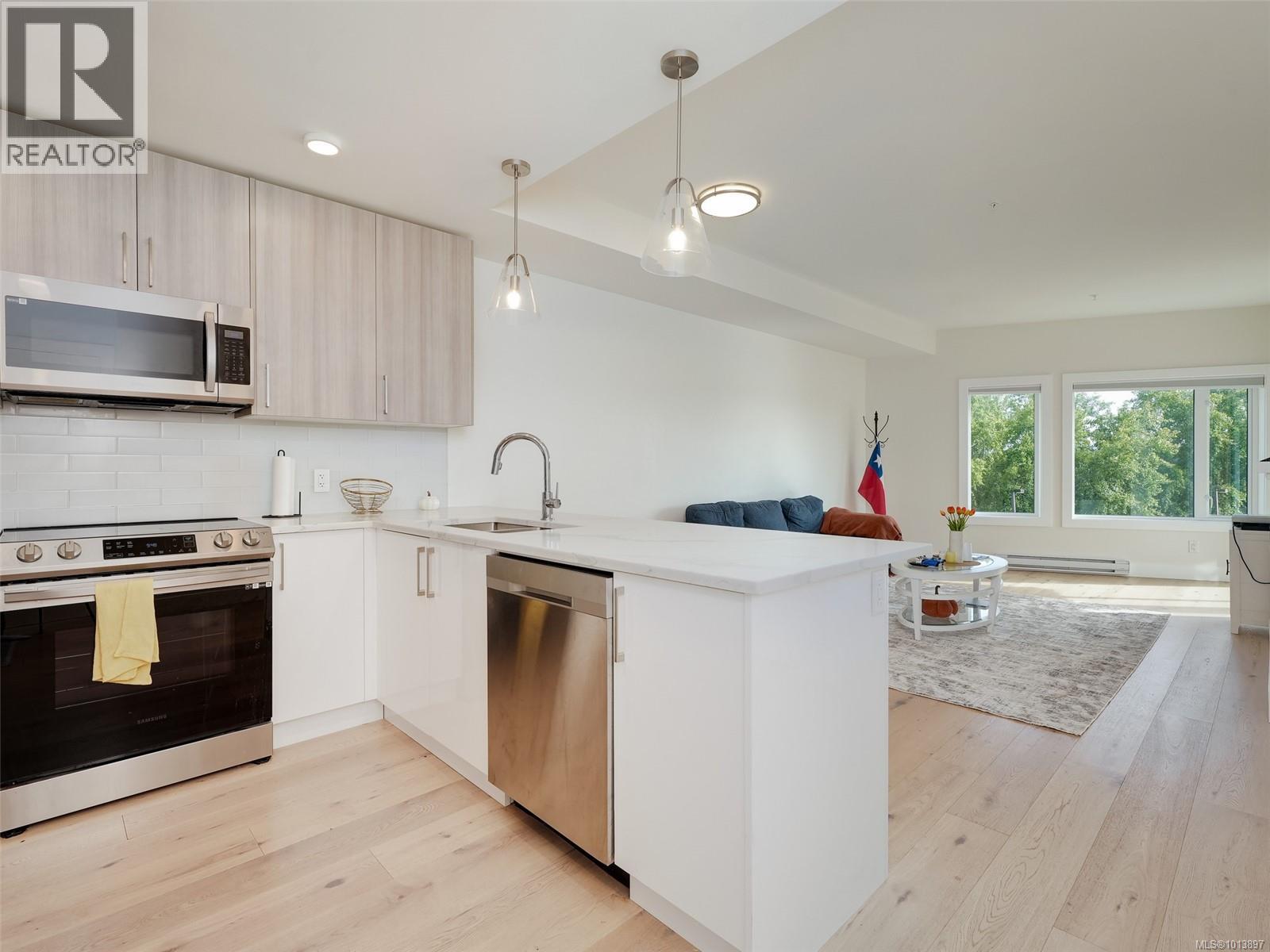 7098 Wallace Dr Unit 307 Dr, Central Saanich, BC V8M 1G9