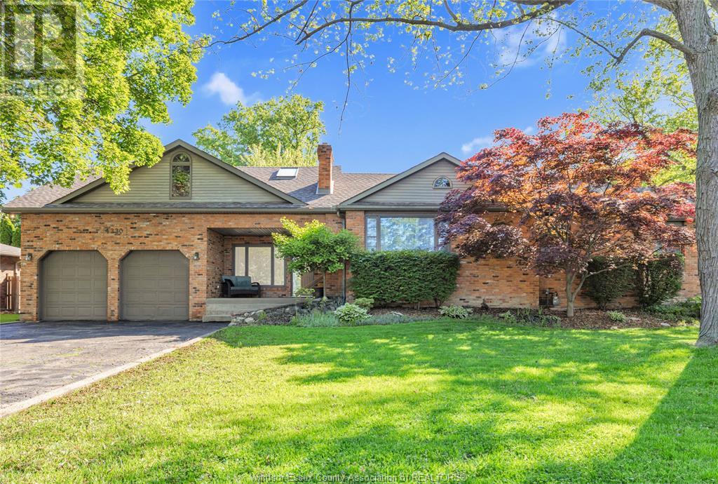 4330 Casgrain Dr, Windsor, ON N9G 2B1