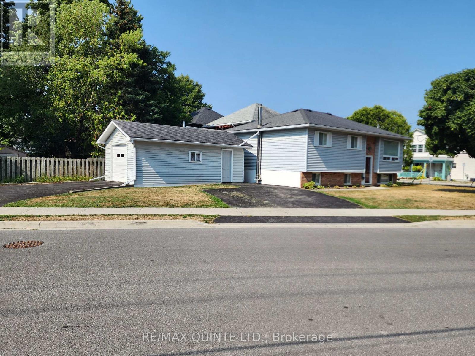 8 Park St S, Belleville, ON K8P 2W9