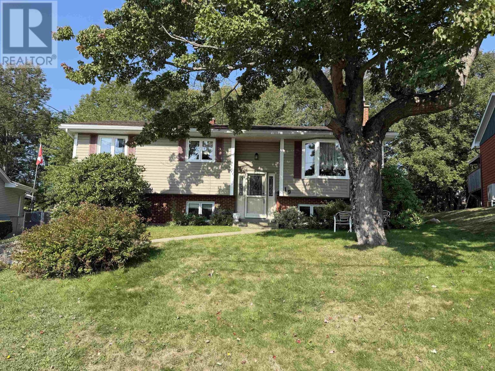 19 Eastwood Ct, Cole Harbour, NS B2W 4J3