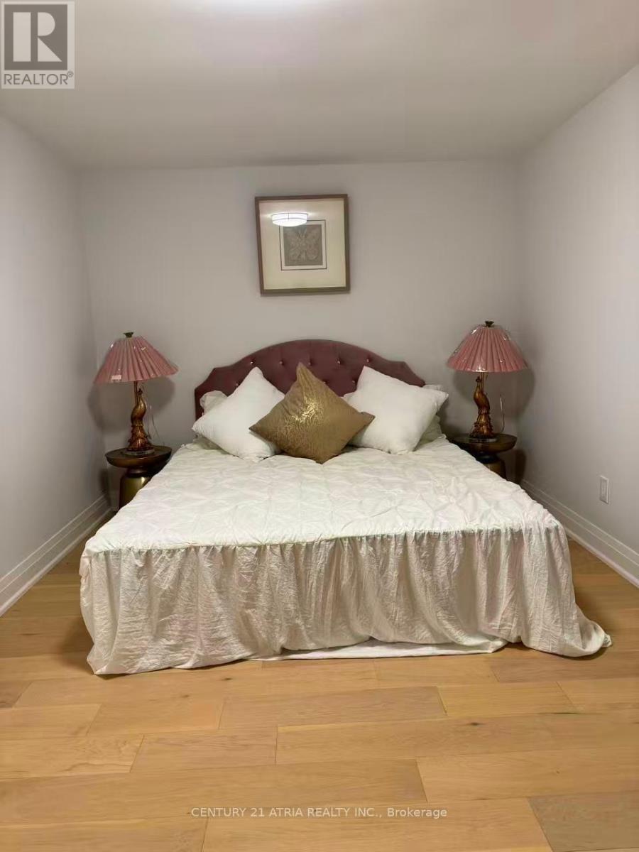 111 Bedale Cres, Markham, ON L3R 3N9