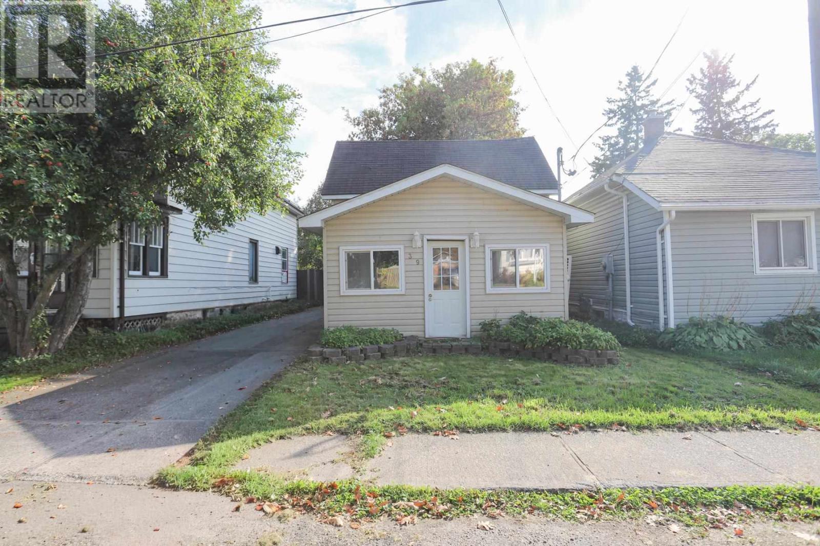 39 Hawthorne Ave, Sault Ste. Marie, ON P6B 1C6