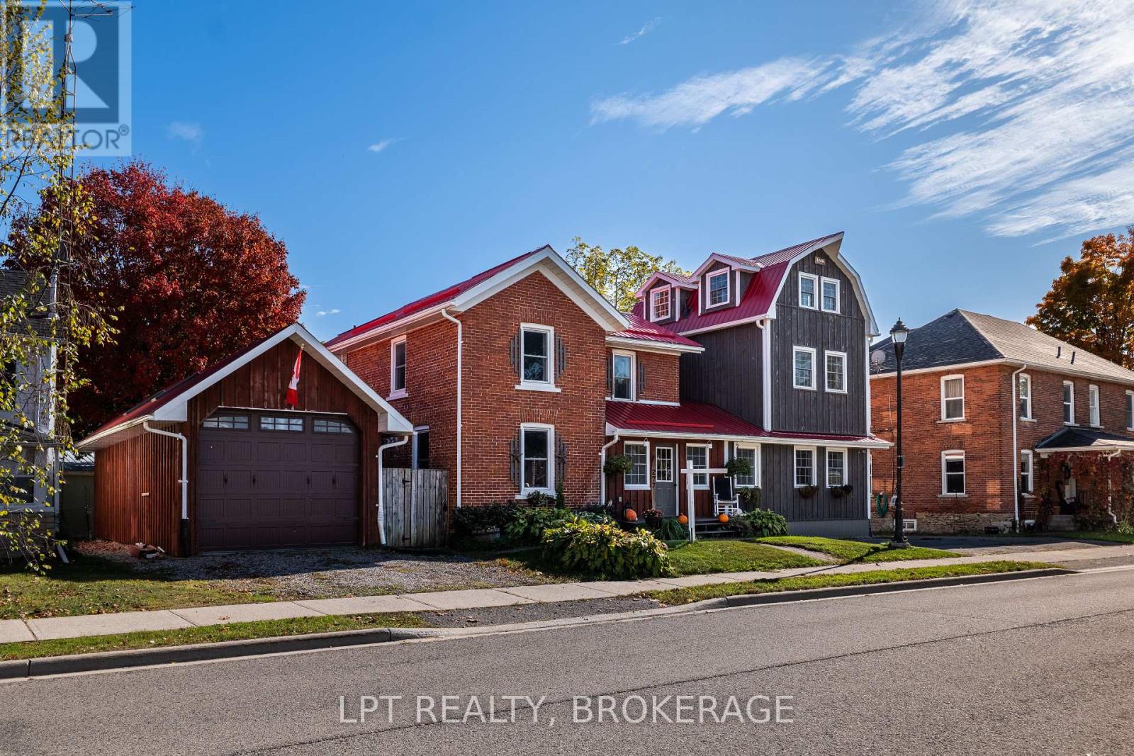 277 Brock St, Gananoque, ON K7G 1K5