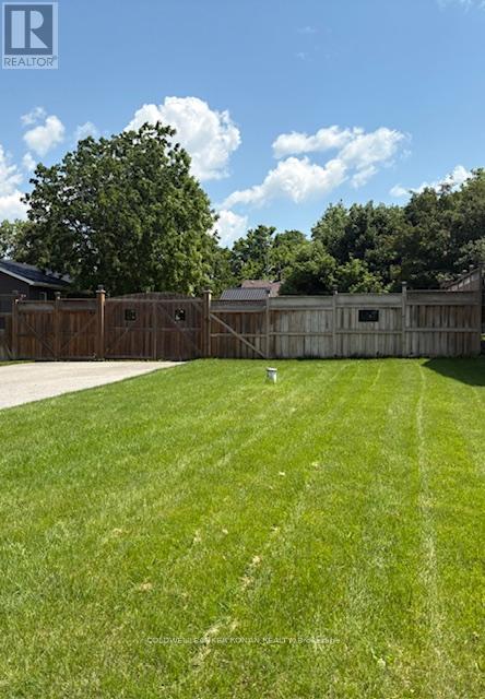 10 Stoddart St, Essa, ON L0L 2N0