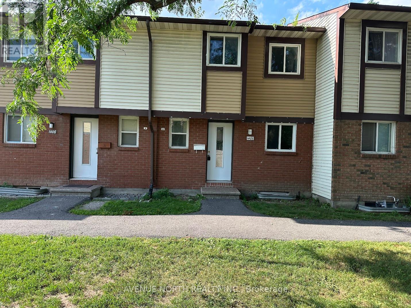3 1408 Foxwell St, Ottawa, ON K1B 5J4