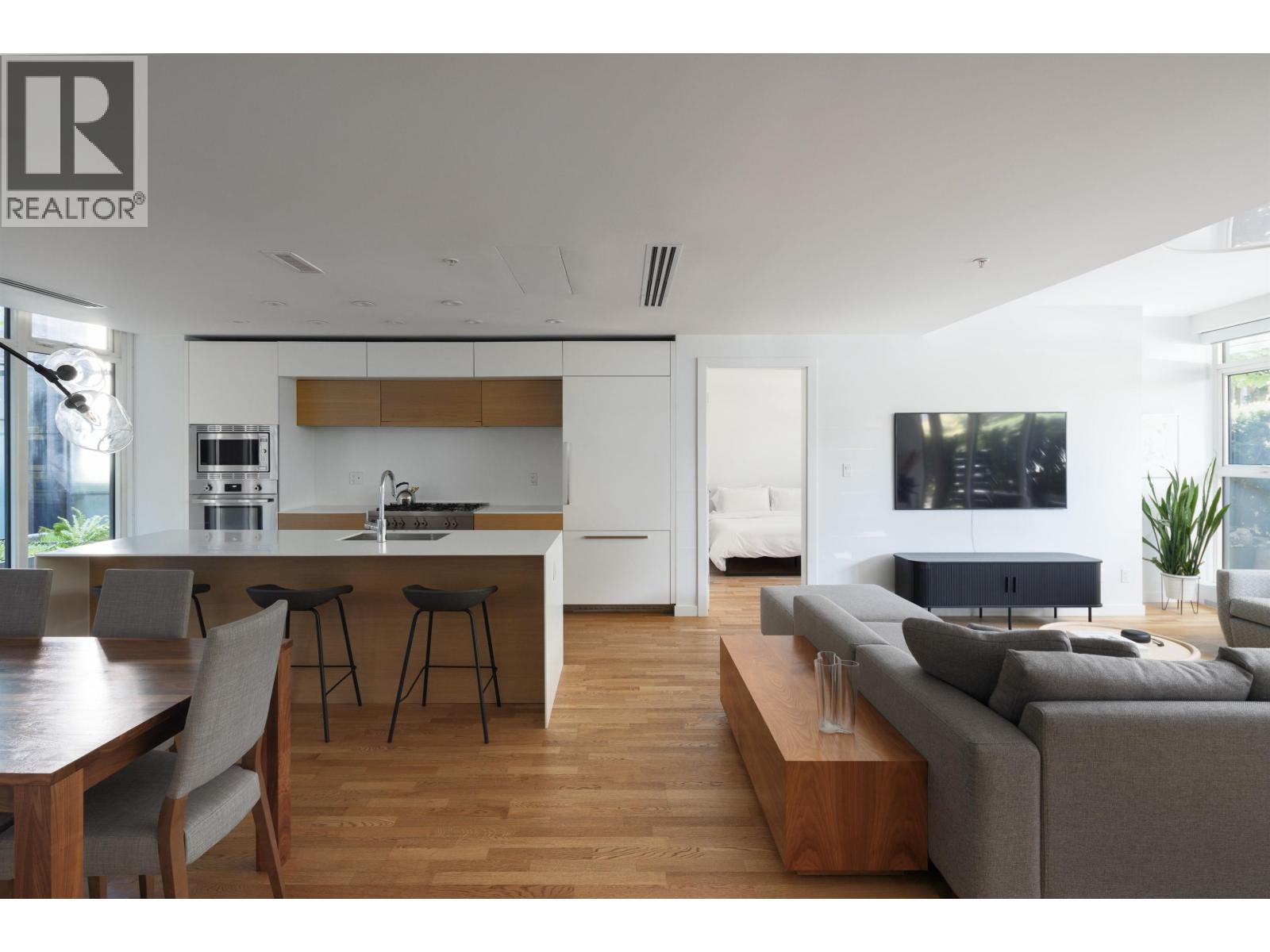 1553 W 8th Ave, Vancouver, BC V6J 1T5