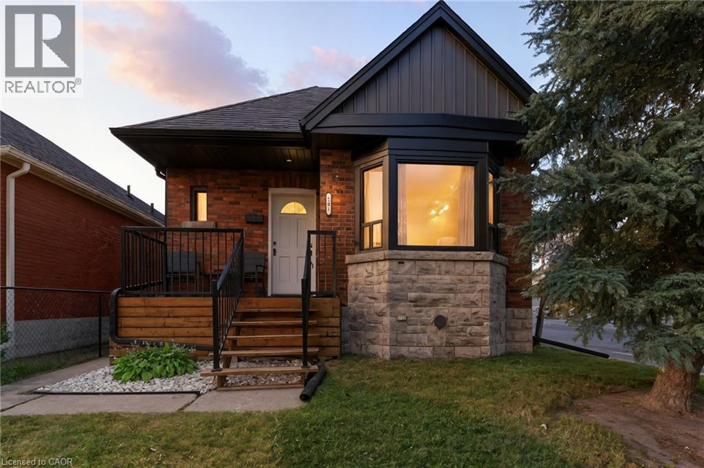 201 Fairfield Ave, Hamilton, ON L8H 5H3