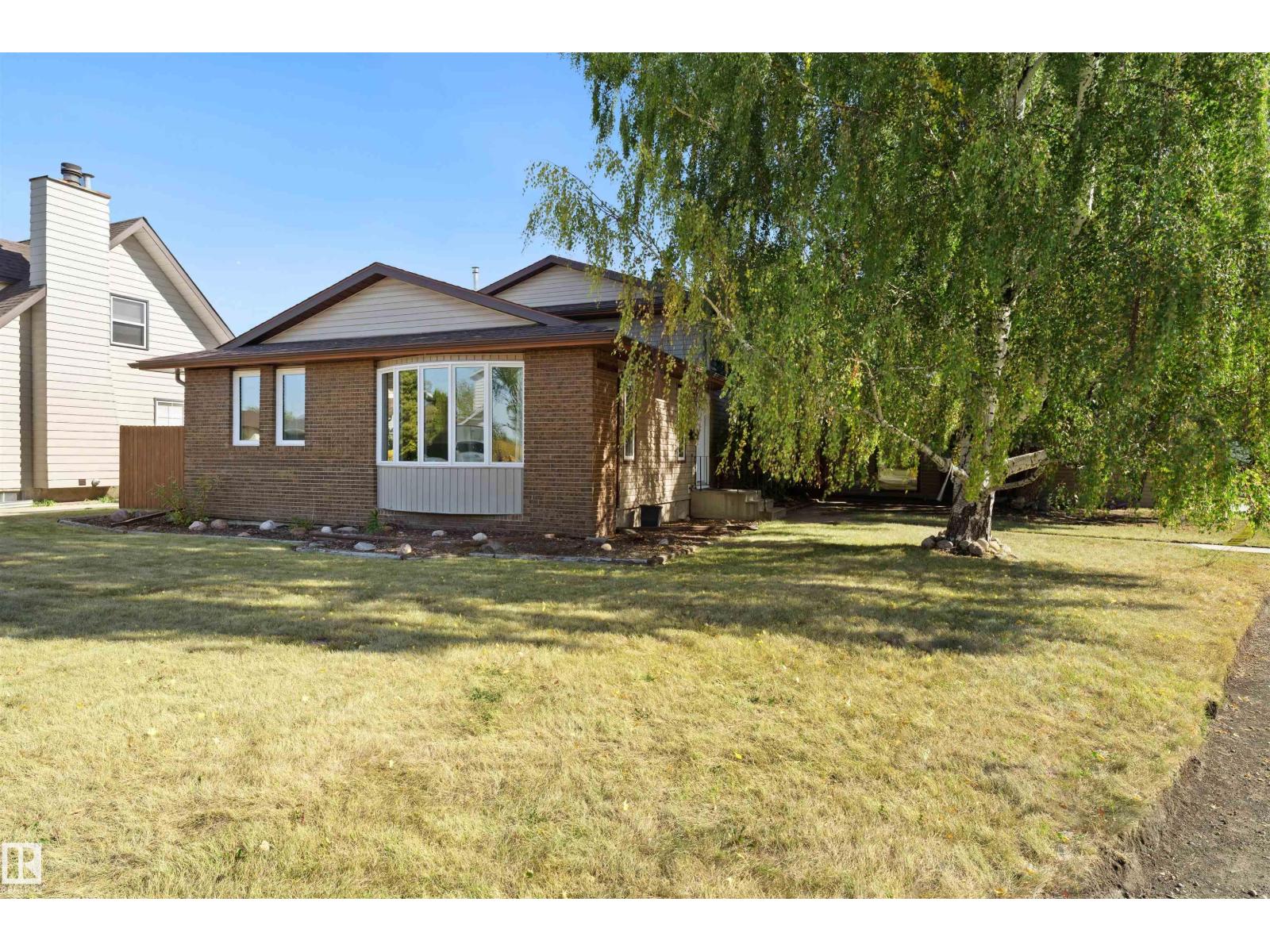 363 Huffman Cr NW, Edmonton, AB T5A 4C9