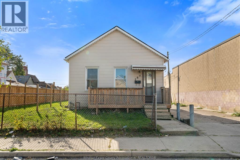 769 Brant, Windsor, ON N9A 3E9