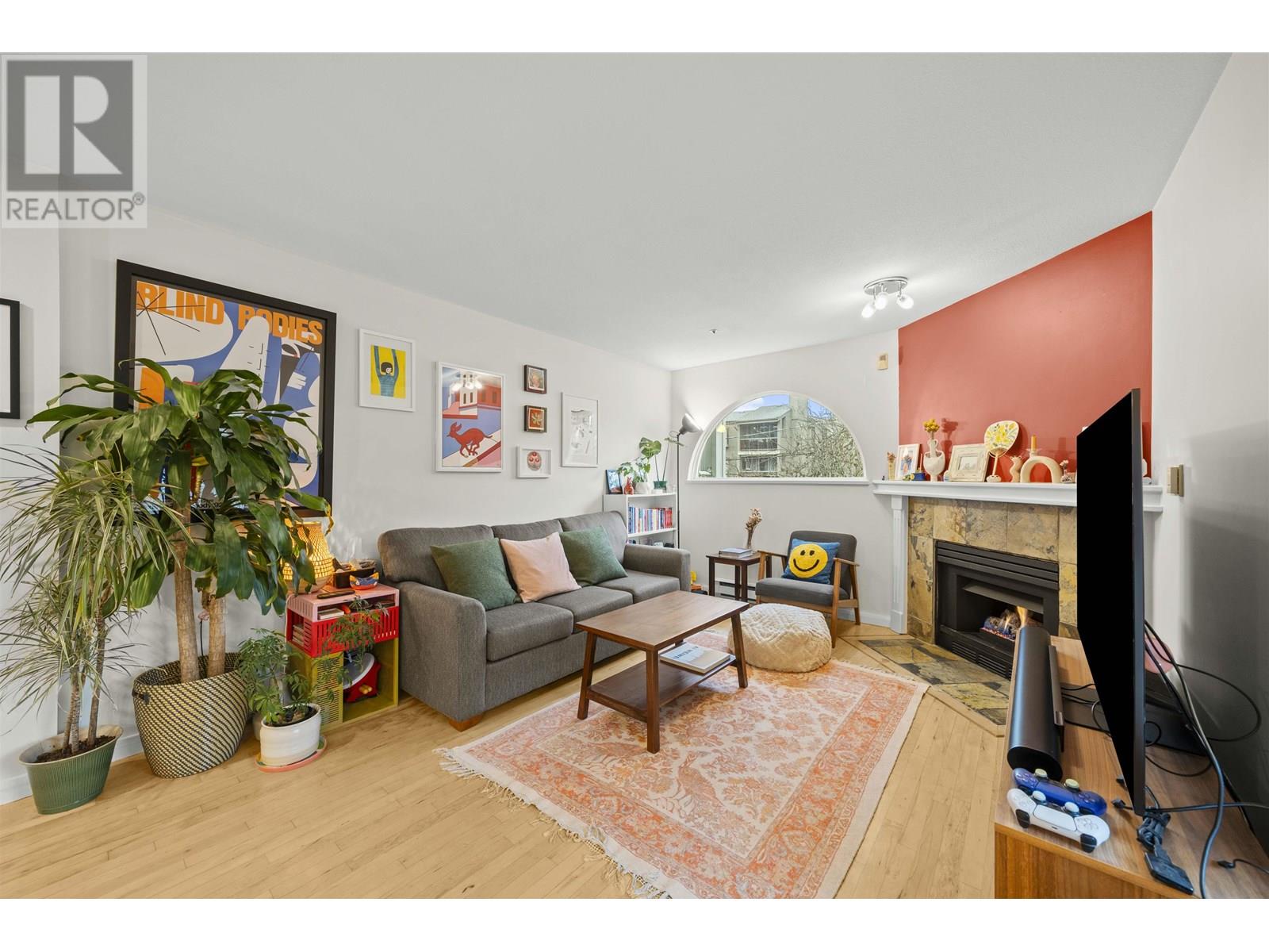 1868 W 8th Avenue Unit 201, Vancouver, BC V6J 5G3