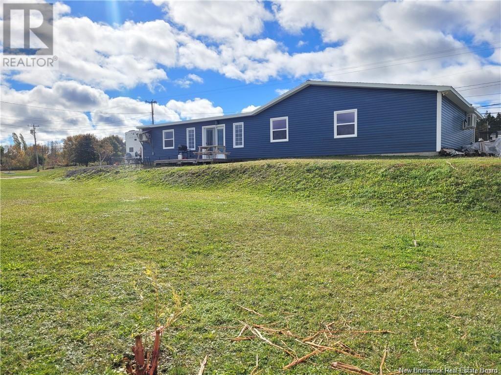 563 Rue Principale, Pointe-Verte, NB E8J 3A2