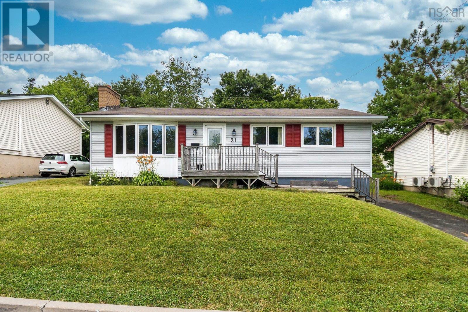 21 Spinner Cres, Halifax, NS B4C 2G1