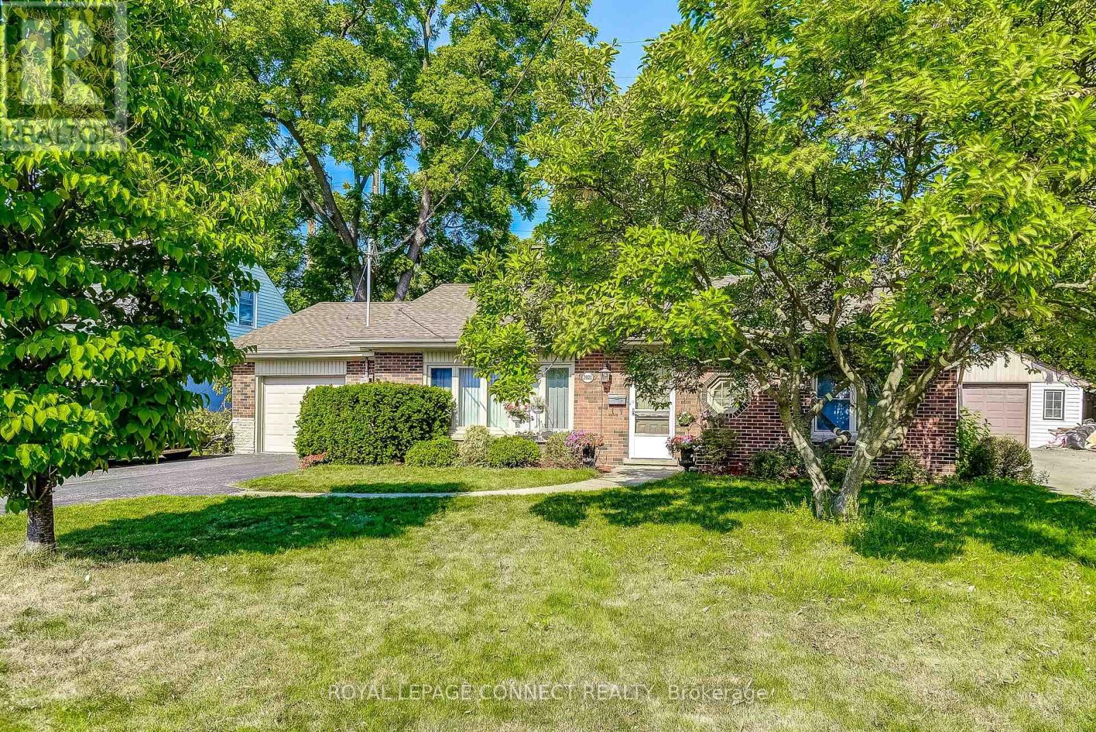 2021 Churchill Ave, Burlington, ON L7R 3T8