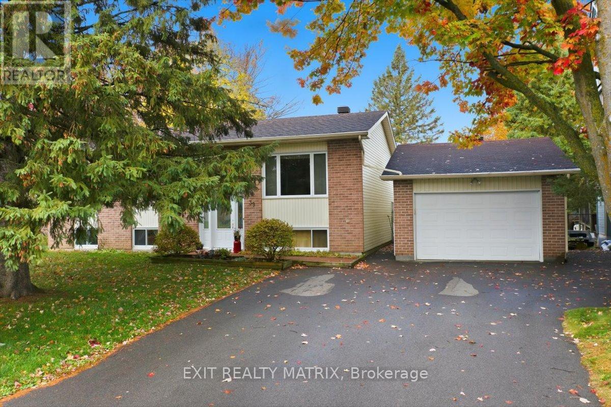 39 George St, Russell, ON K4R 1C2