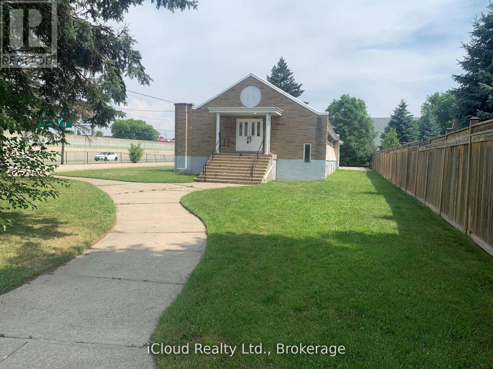 1649 Crediton Pkwy, Mississauga, ON L5G 3X2