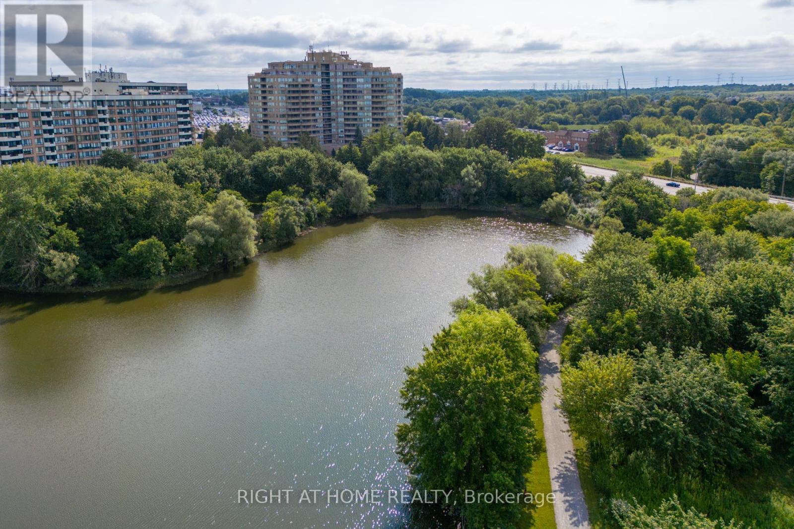 914 610 Bullock Dr, Markham, ON L3R 0G1