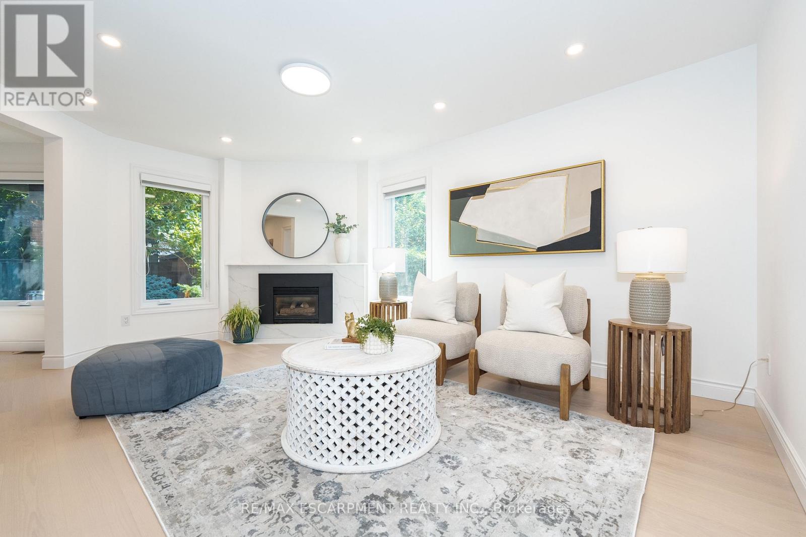 327 Northwood Dr, Oakville, ON L6M 1M8
