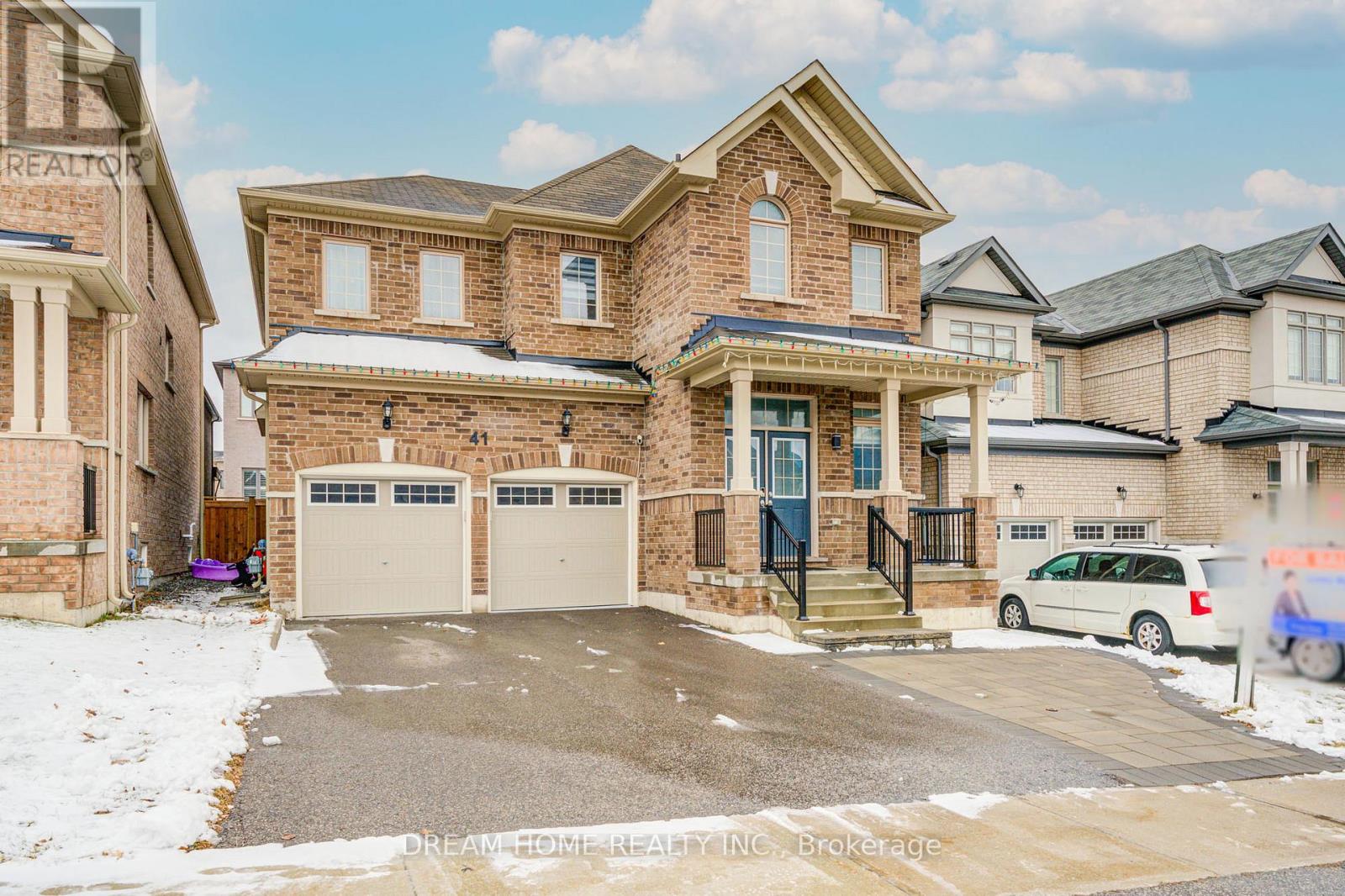 41 Mynden Way, Newmarket, ON L3X 3A8
