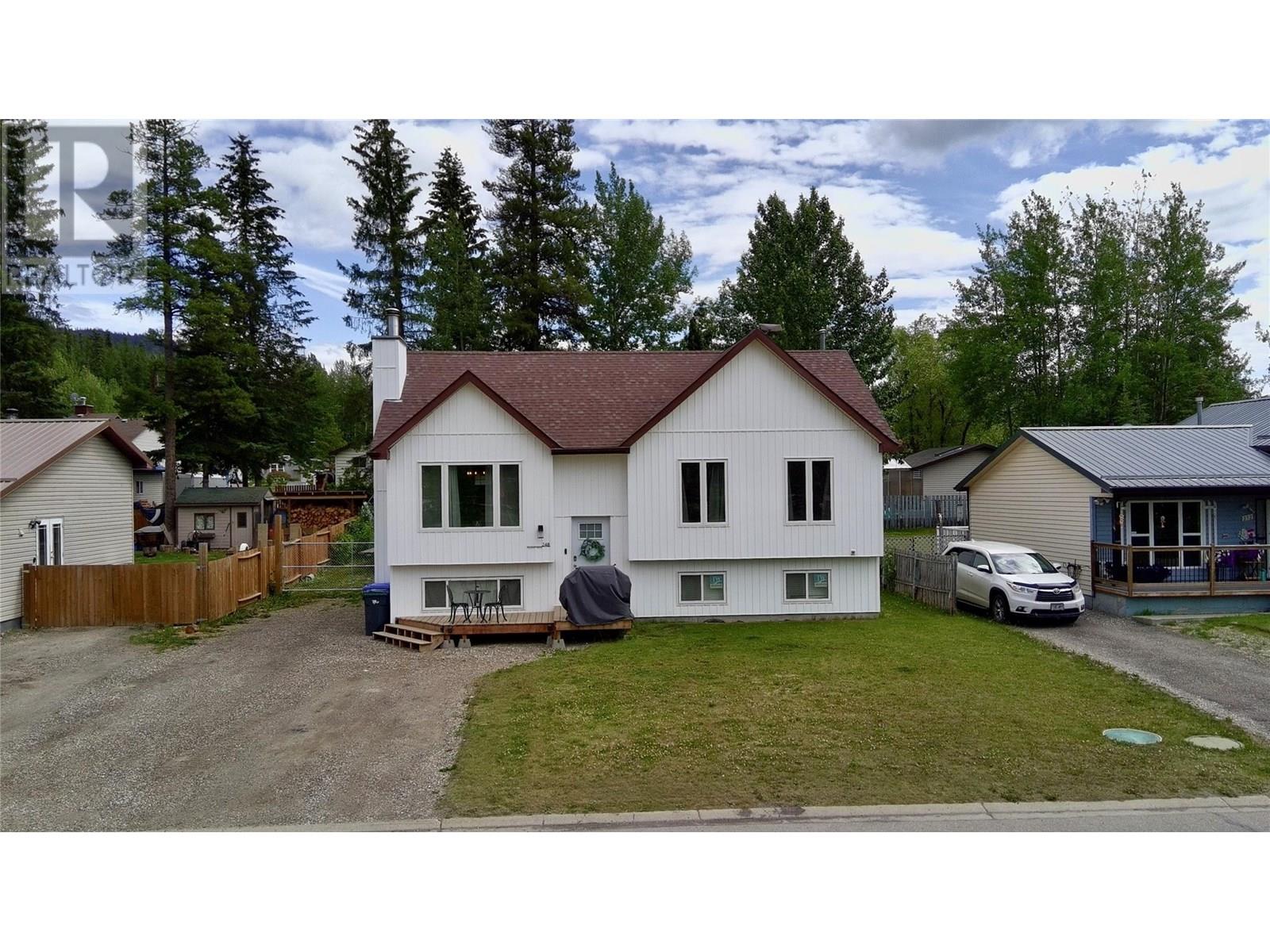 248 Murray Dr, Tumbler Ridge, BC V0C 2W0