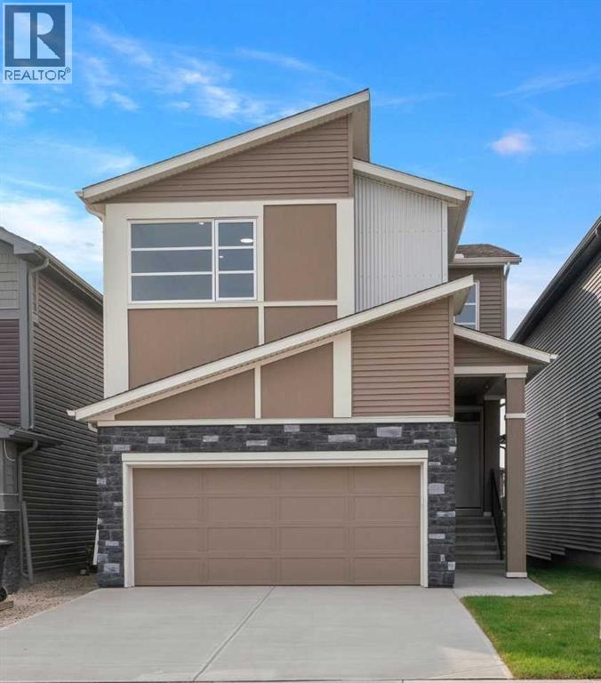 31 Lucas Psge NW, Calgary, AB T3P 1Z4
