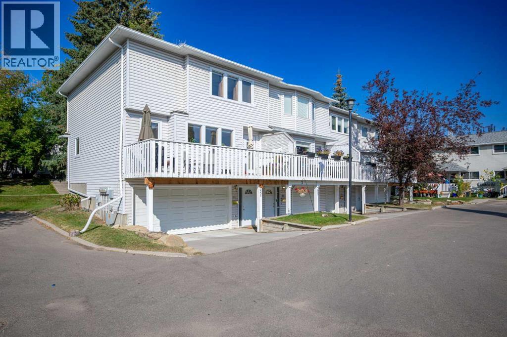 651 Killarney Glen Ct SW, Calgary, AB T3E 7H4