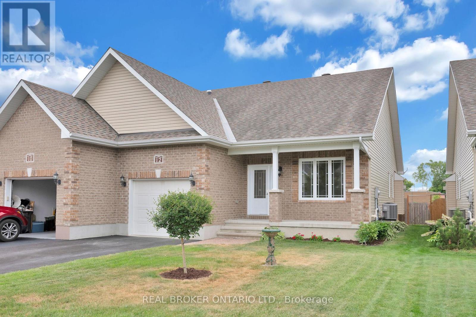 12 Abbey Cres, Russell, ON K4R 0B5