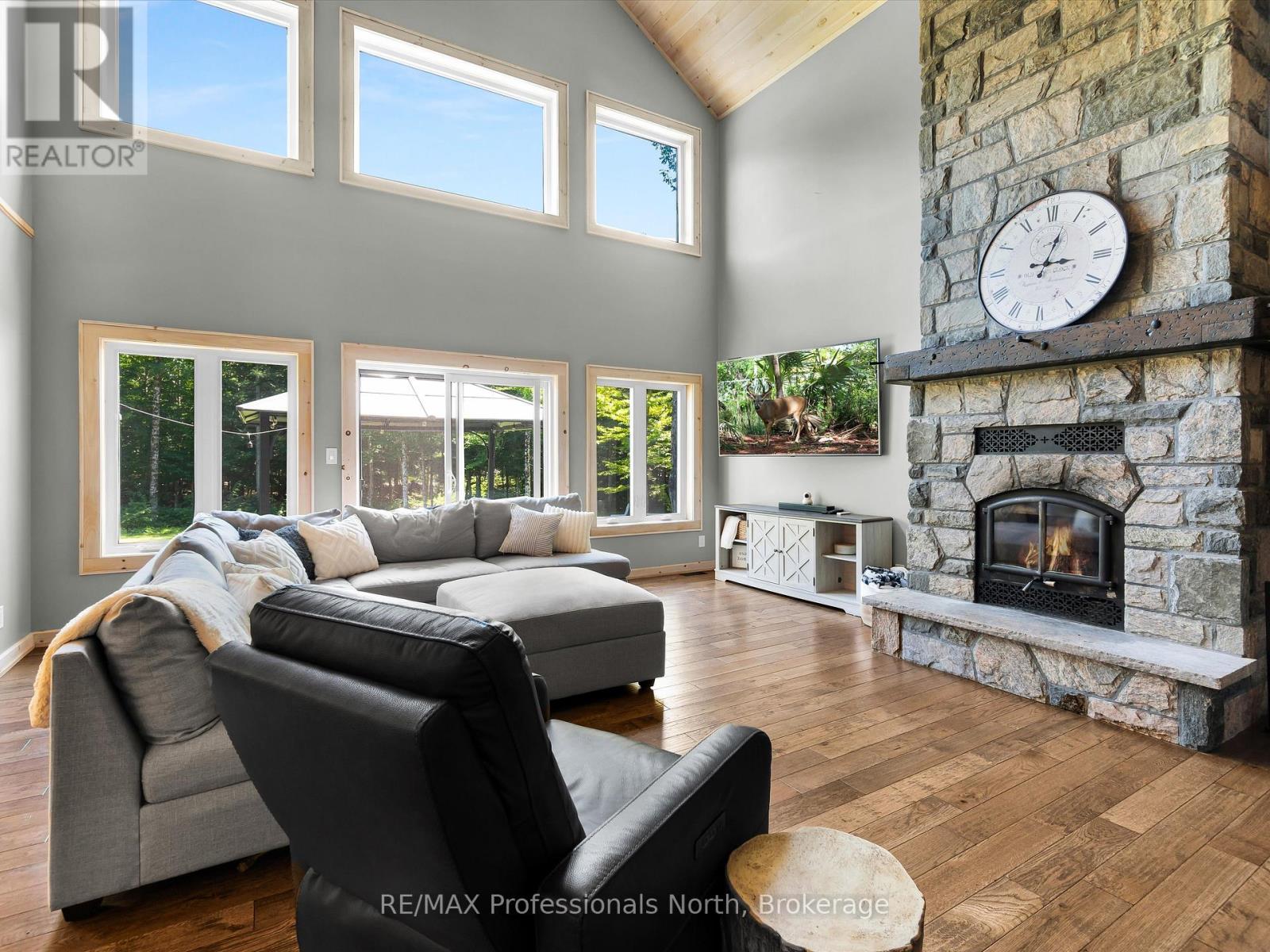 1224 Peterson Rd, Bracebridge, ON P1P 1R3