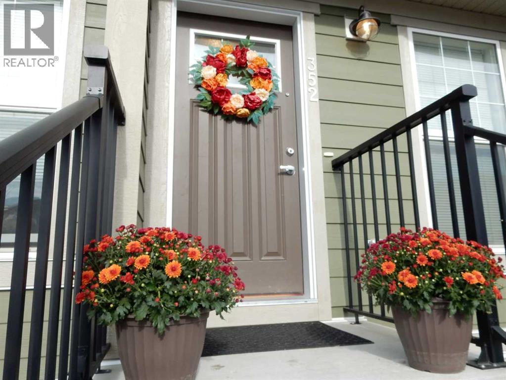 352 Cranbrook Sq SE, Calgary, AB T3M 3K8